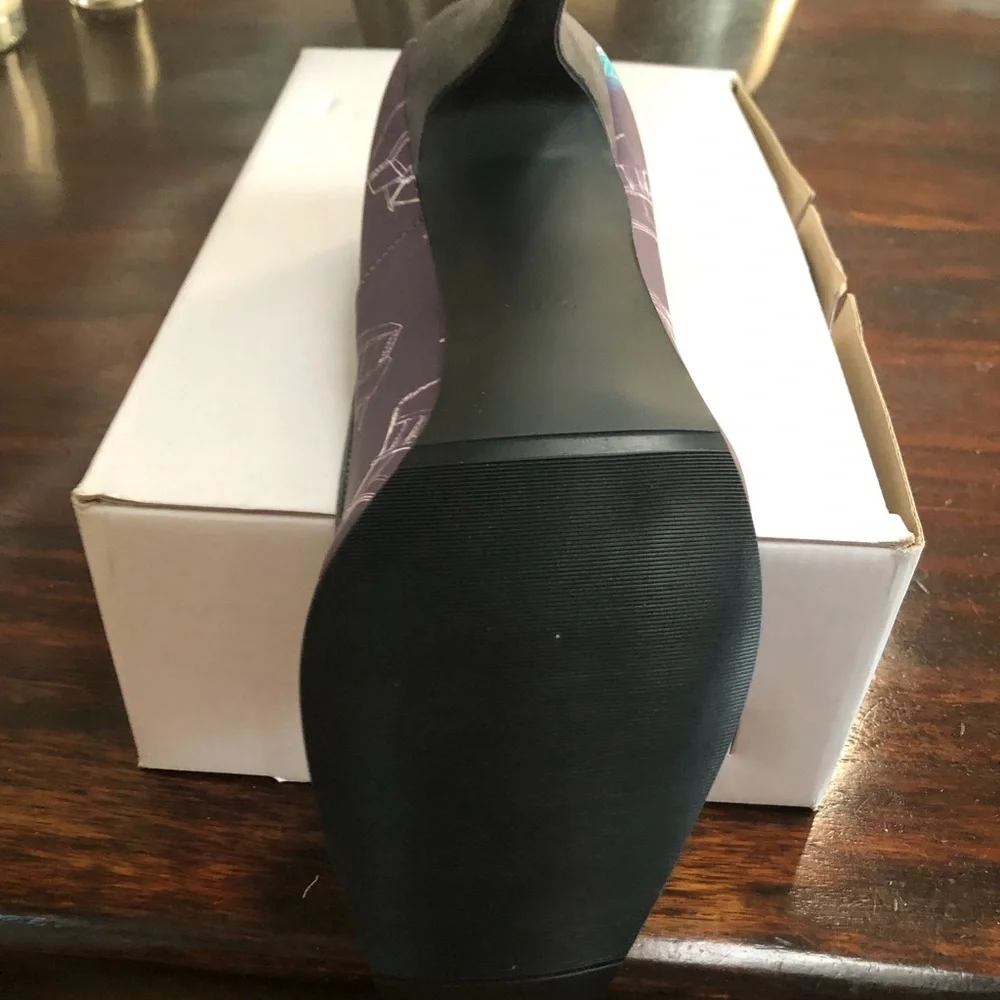 Purple Pointed-Toe Stiletto Pump with Multicolor Print Grape Vine - Picture 4 of 4